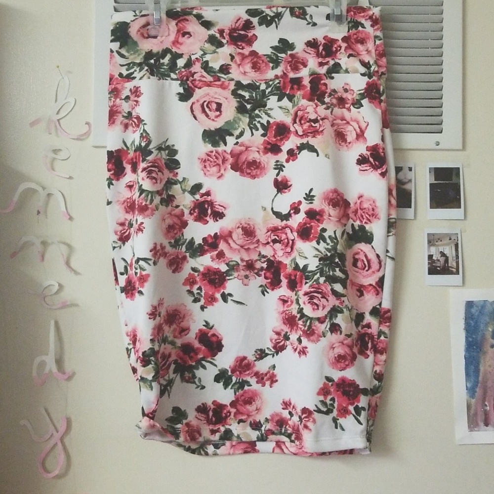 Rose pattern skirt